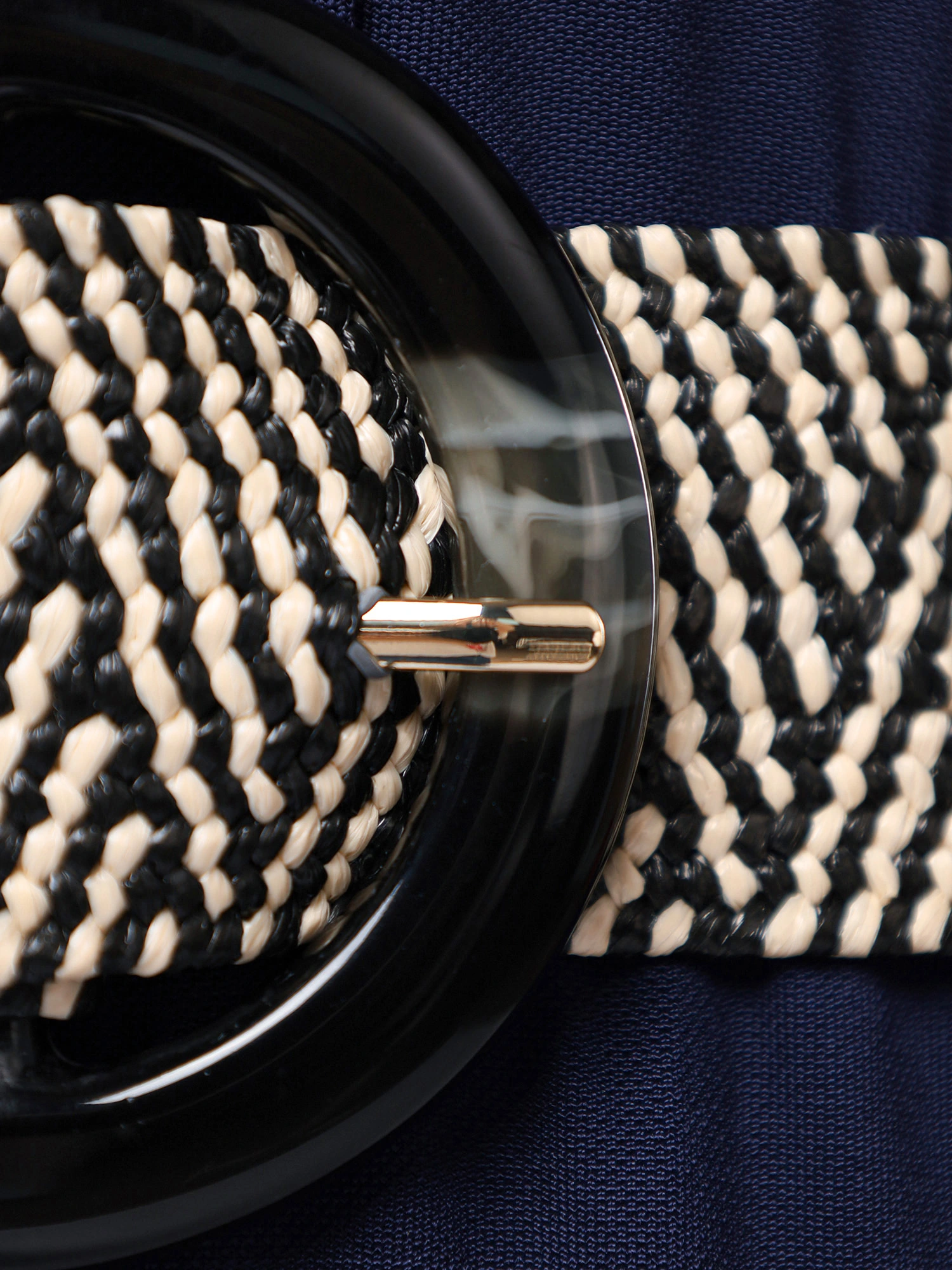 Ремень на пряжке с плетением